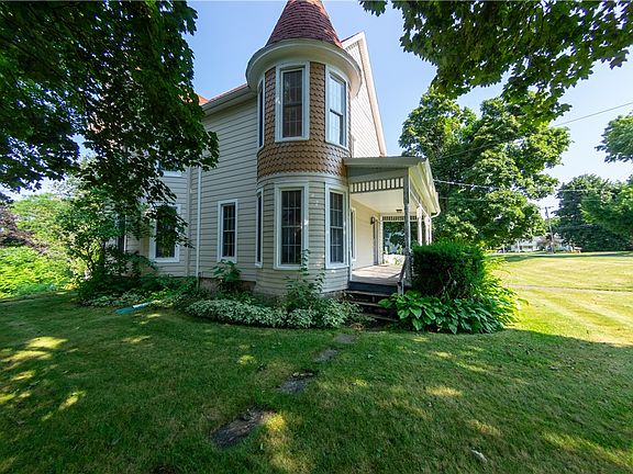 3rd image of 5 Linden St