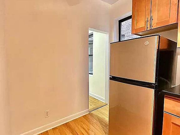 4th image of 226 W 25th St APT 5rw