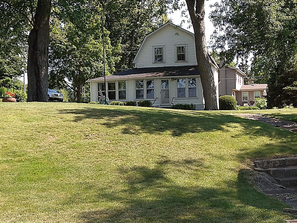 1st image of W284N7983 Woodrest Dr