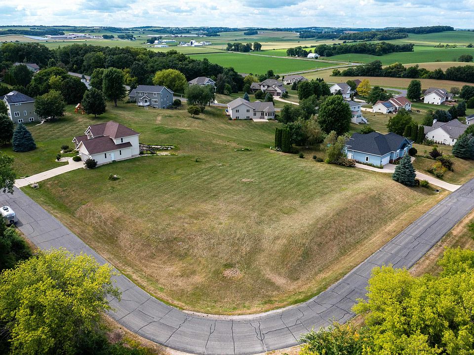 1st image of 14 Highwood Cir