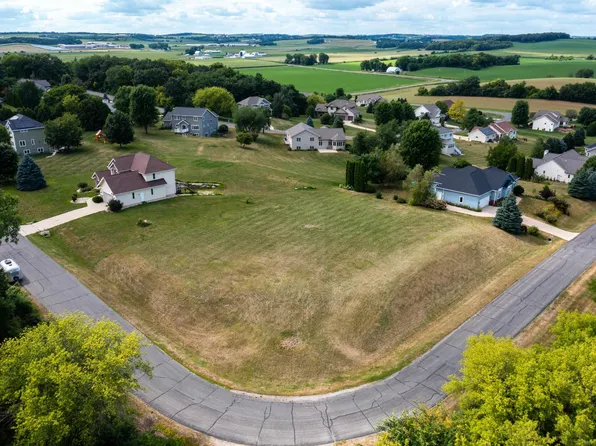 14 Highwood Cir, Middleton, WI 53562