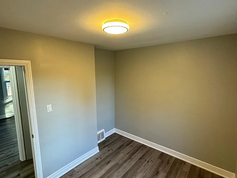 83 Park Ave — Photo 12