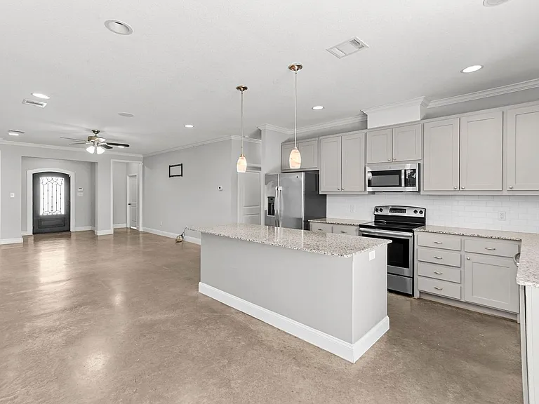 2806 Gordon Ave — Photo 6
