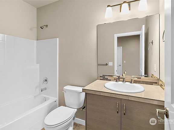 Photos are from previously built Hampton plan and may show an upgrade or material no longer available.>