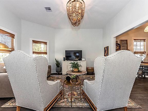 4th image of 2021 Avenue O 1/2