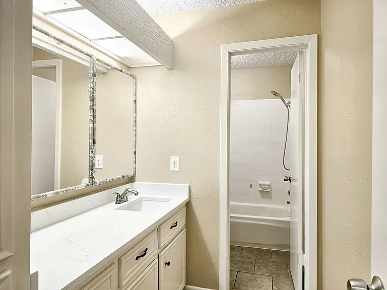 16635 Neumann Dr — Photo 12