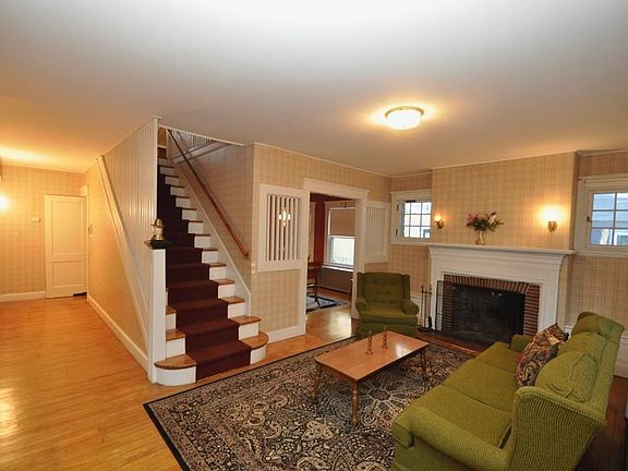 2nd image of 11 Essex St