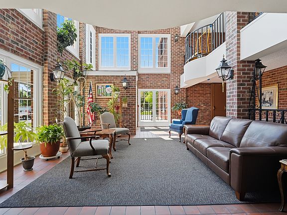 5th image of 520 Biesterfield Rd APT 119F