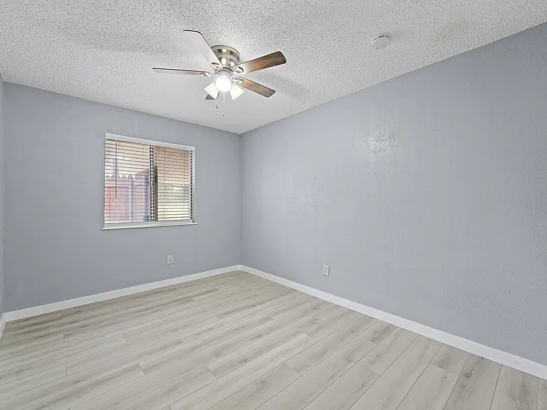 1509 Pecos St — Photo 11