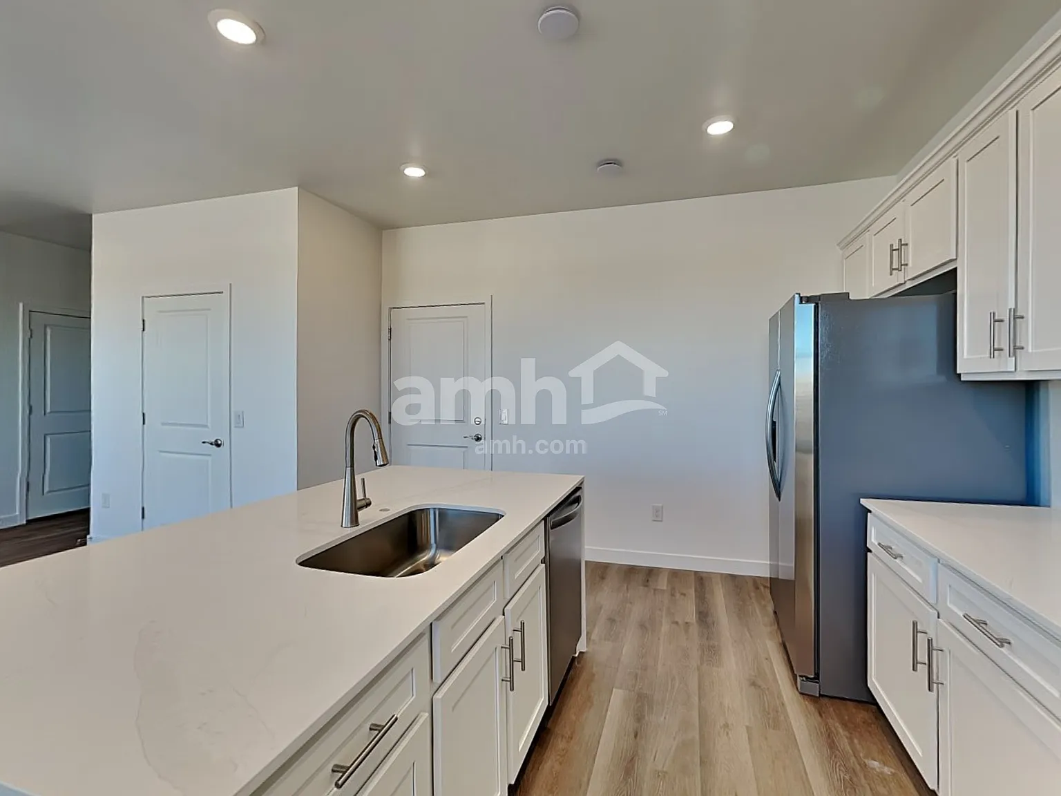 3 bed, 2.5 bath, 1891 sqft, $2,050 — Photo 3