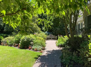 6 Wayside Ln, Huntington, NY 11743