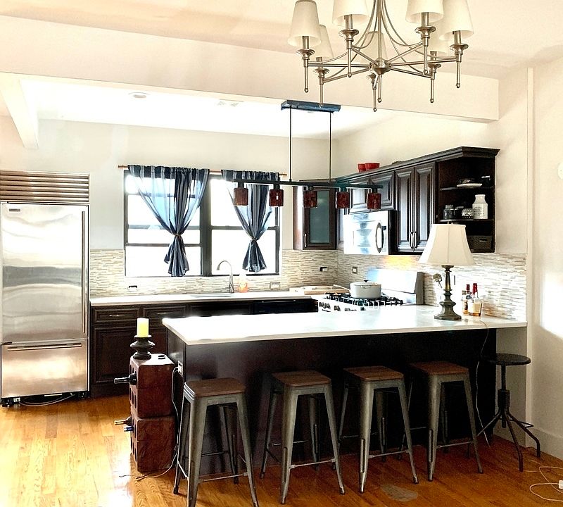1st image of 272 Marion St #1