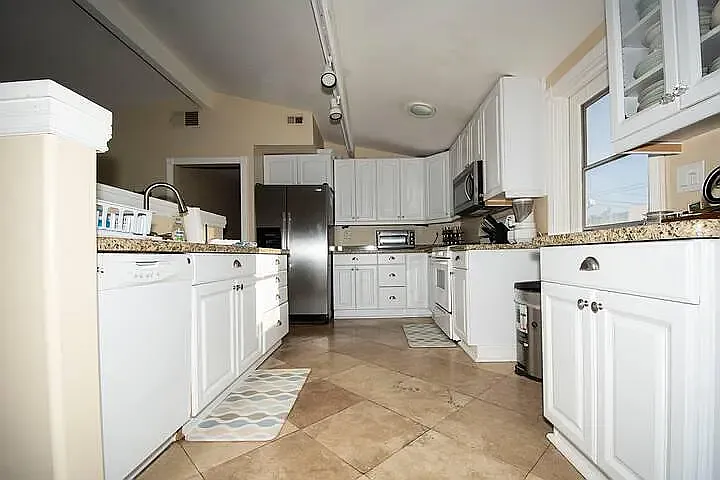 Building Photo - 5763 Baja Dr