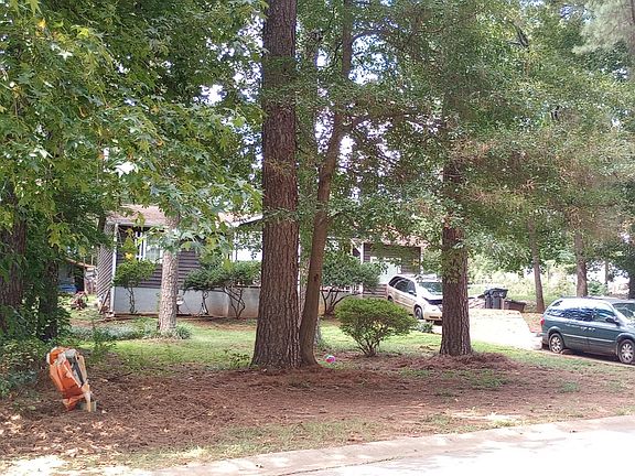 3rd image of 862 Brighton Dr