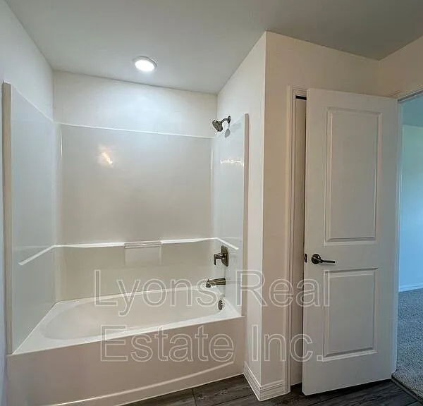 2604 NW 8th Pl — Photo 15