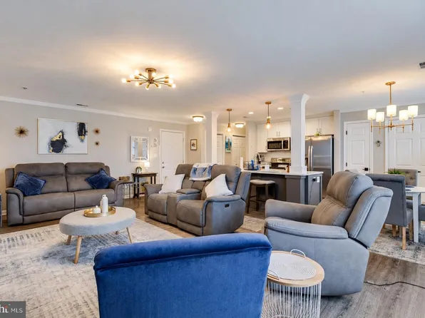101 Carols Pl APT 13, La Plata, MD 20646