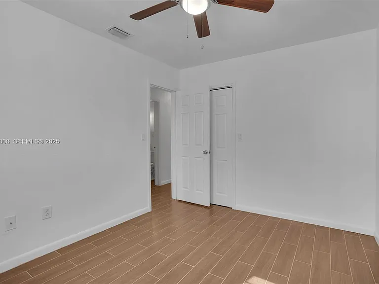 510 N 69th Ave — Photo 15