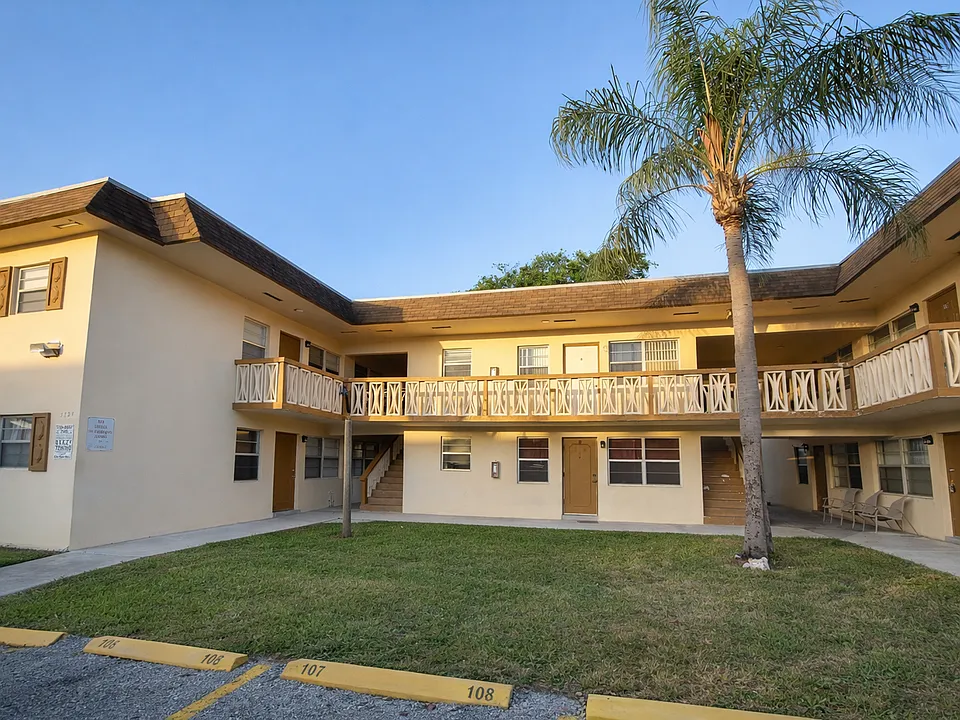 3721 SW 59 Terr Davie, FL 33314