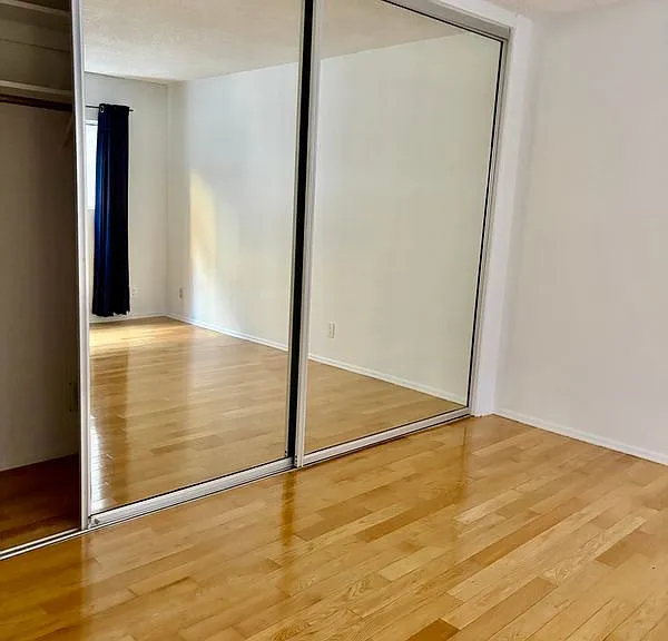 2425 Ocean Ave #1 — Photo 13