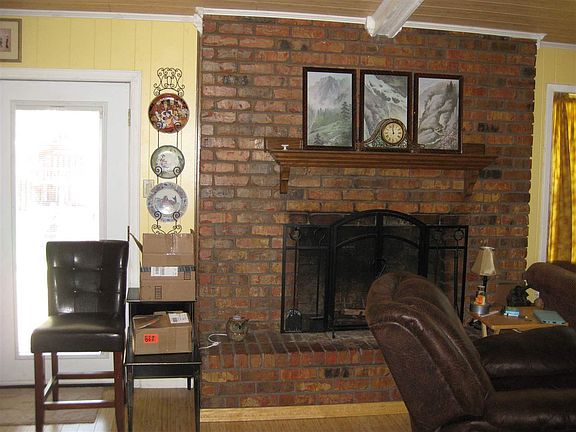 4th image of 914 Crooked Oak Dr
