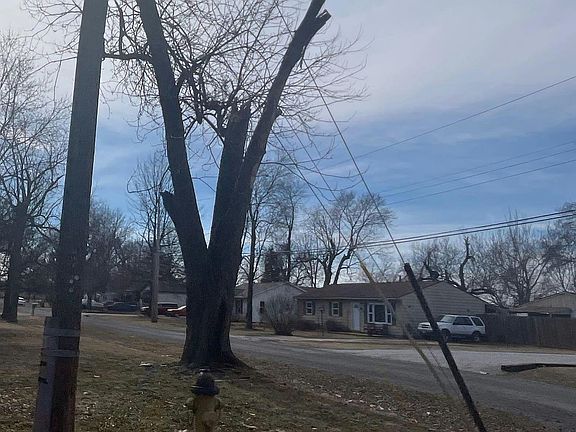 5th image of 4911 Hills St