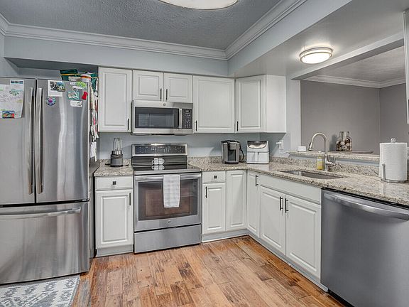 5th image of 2195 Tantallon Dr