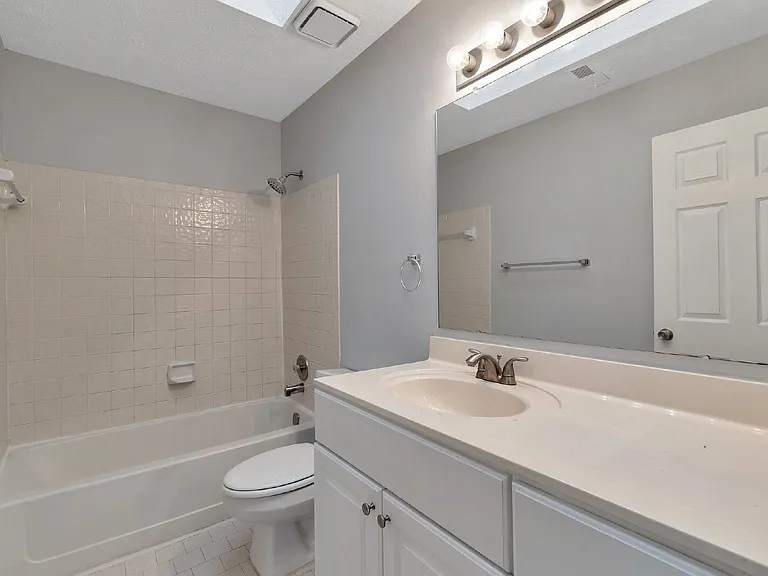 4641 Hampton Chase NE — Photo 17