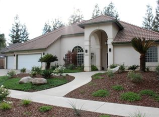2301 SE Cottonwood Cir, Visalia, CA 93277