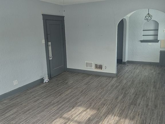 4th image of 625 W Fairview Ave Unit 2
