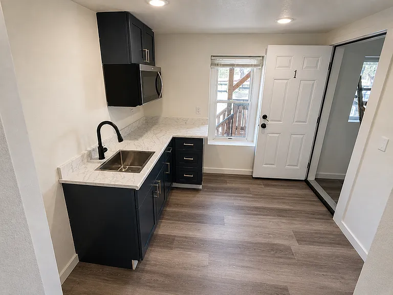 525 S Main St — Photo 6