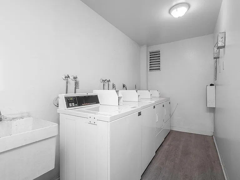 1628 W 218th St #3 — Photo 12