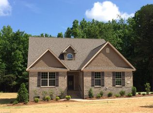 5524 Autumn Harvest Dr, Kernersville, NC 27284