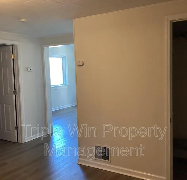 535 S Adams St — Photo 17