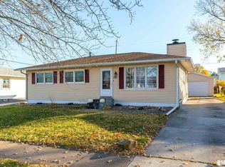 8005 8th St W, Rock Island, IL