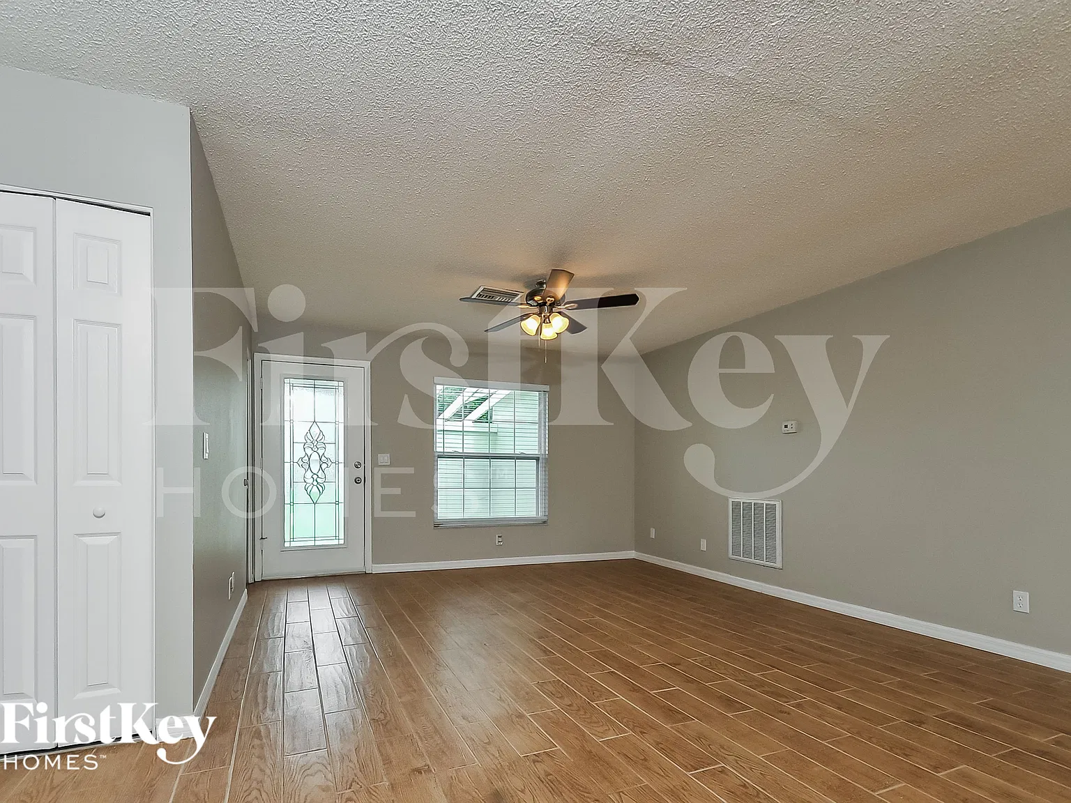 3 bed, 2.0 bath, 1520 sqft, $2,300 — Photo 2