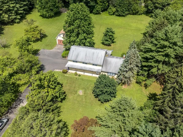 255 Park Dr W #W, Kintnersville, PA 18930