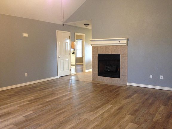 2nd image of 1363 Laurie Ln