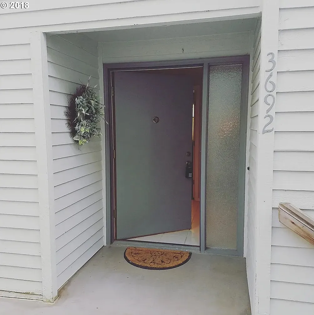 2 bed, 1117 sqft, $2,390 — Photo 2