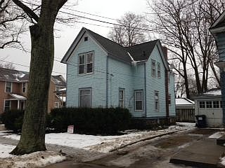 1st image of 913 Oak St APT A