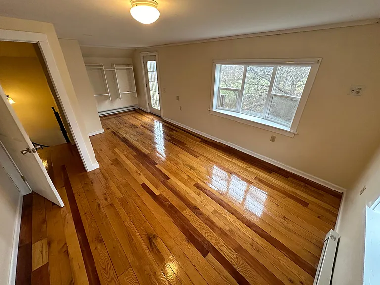 primary with bay window/ balcony