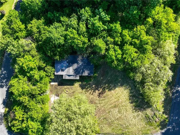 16 Dolphin Dr SE, Cartersville, GA 30121