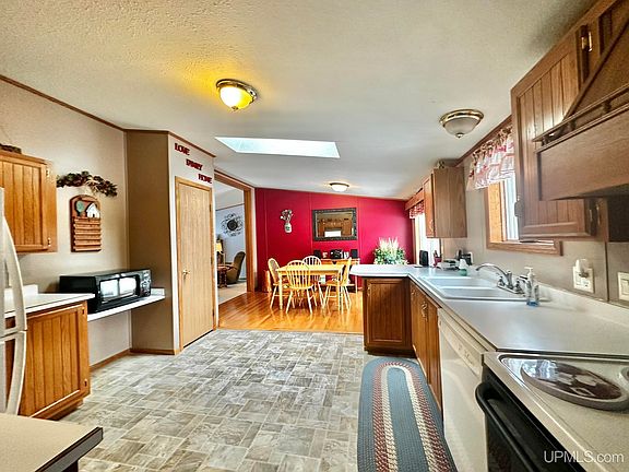 5th image of 933 E Hoadley St