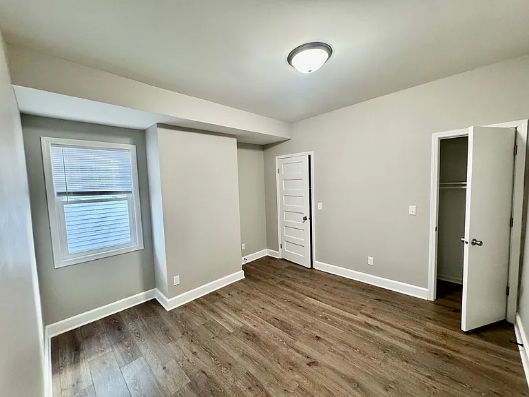 4725 Southern Pkwy #1 — Photo 15