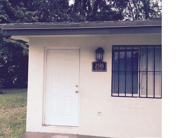 2318 NW 98th St, Miami, FL 33147