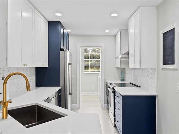 4th image of 5453 Cove CIR #103
