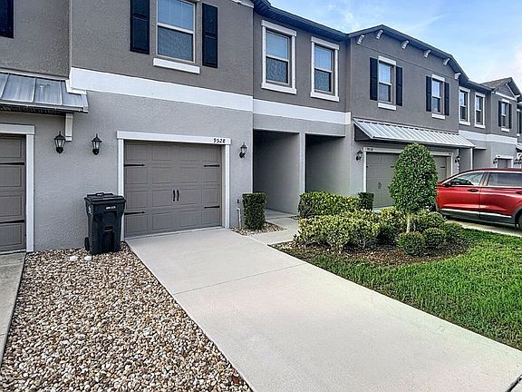 4th image of 9528 Pembrooke Pines Dr