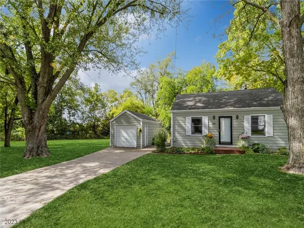 240 59th St, Des Moines, IA 50312