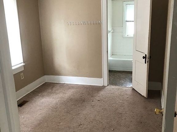 4th image of 1111 Trout Ave