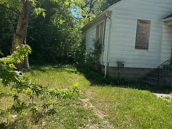 2nd image of 722 E Ridgeway Ave