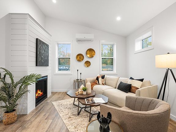 3rd image of 3025 Royston Rd #43